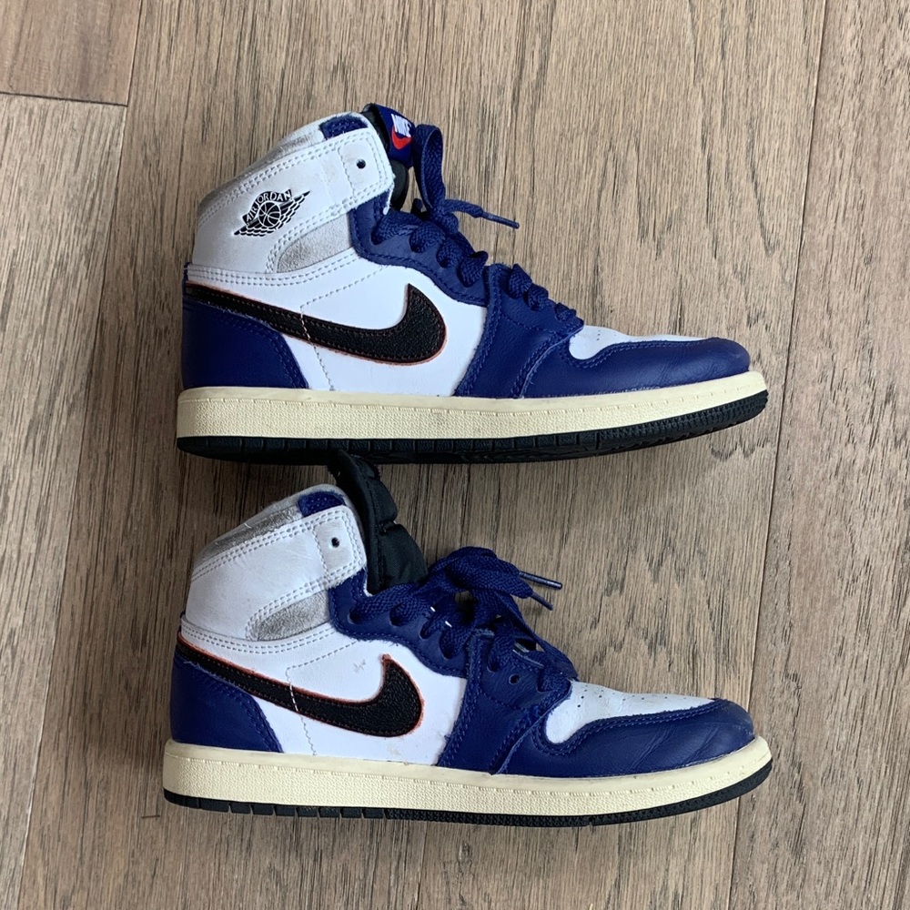 Air Jordan 1 Retro High OG "Rare Air" Sneakers Size 2Y - Picture 3 of 8
